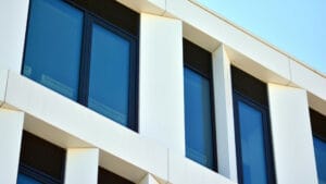 Comment transformer vos pièces grâce à des volets bien choisis à Caen ?