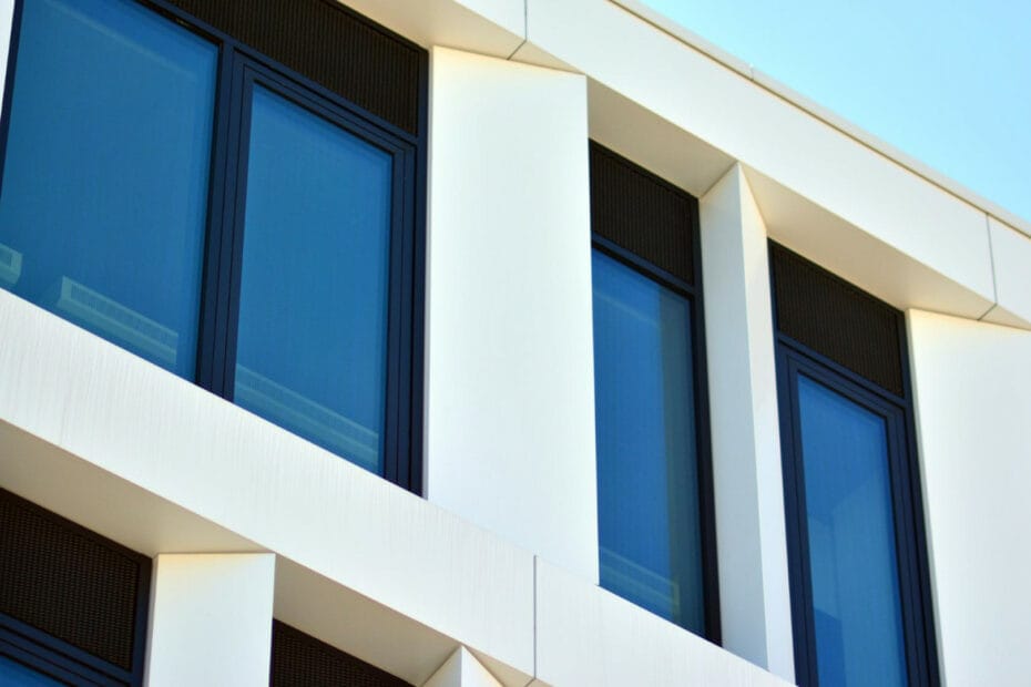 Comment transformer vos pièces grâce à des volets bien choisis à Caen ?